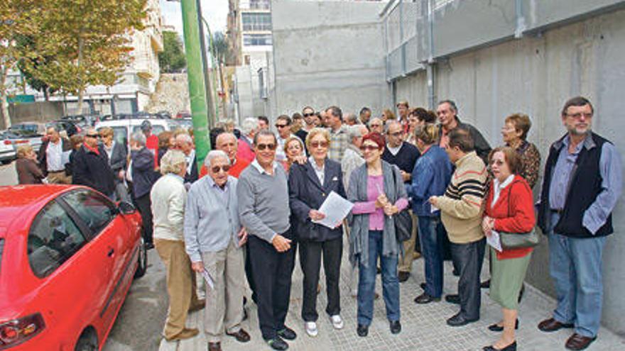 Los vecinos de Can Baró piden a Cort que mejore el polideportivo