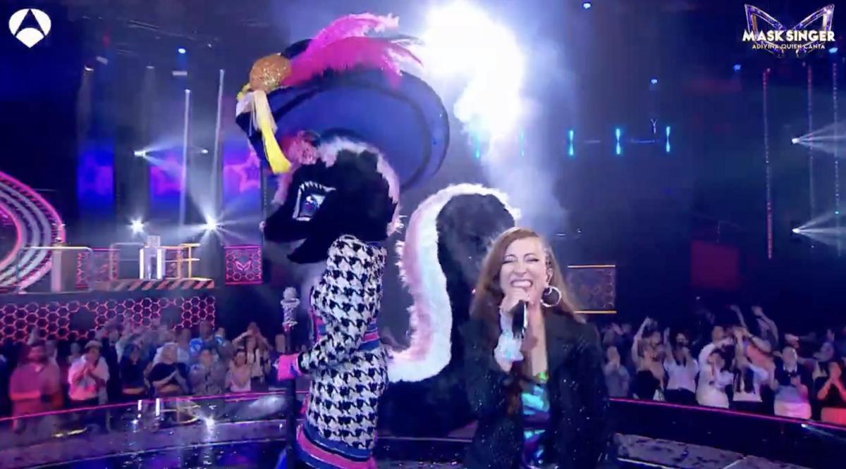 Mofeta, con Nena Daconte, en 'Mask Singer'