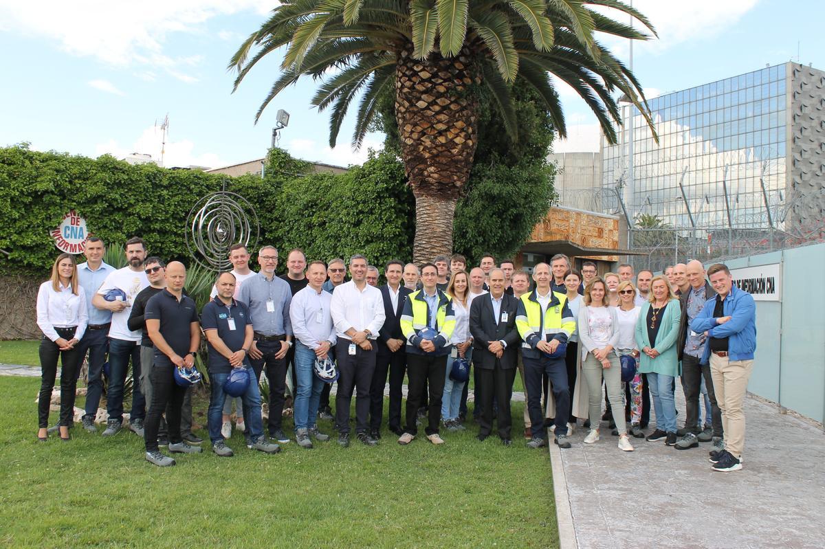 Integrantes de la misión polaca durante su visita a las instalaciones de la Central Nuclear de Almaraz.