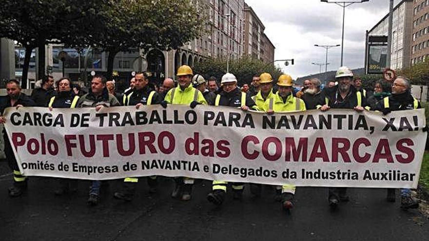Trabajadores de Navantia y de las empresas auxiliares durante la protesta celebrada ayer en Ferrol.