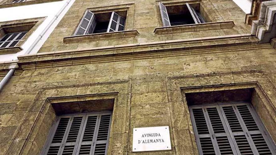 Noch prangt das Straßenschild am Innenstadtring: Um den Namen der Avinguda d´Alemanya wird in Palmas Rathaus gestritten.