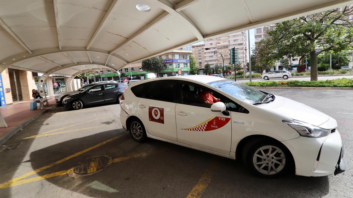 Aplicación Taxi Murcia: Los taxis de Murcia estrenan app para reservar  vehículo y conocer el precio y recorrido con antelación