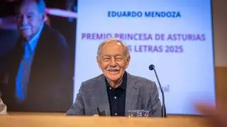 Eduardo Mendoza, pícaro de novela y "proveedor de felicidad", Premio Princesa de Asturias de las Letras 2025