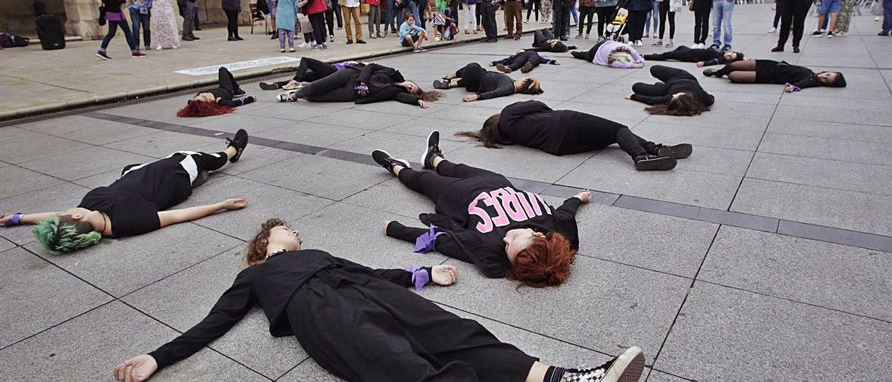 Performance feminista en Avilés contra la violencia machista. | Ricardo Solís