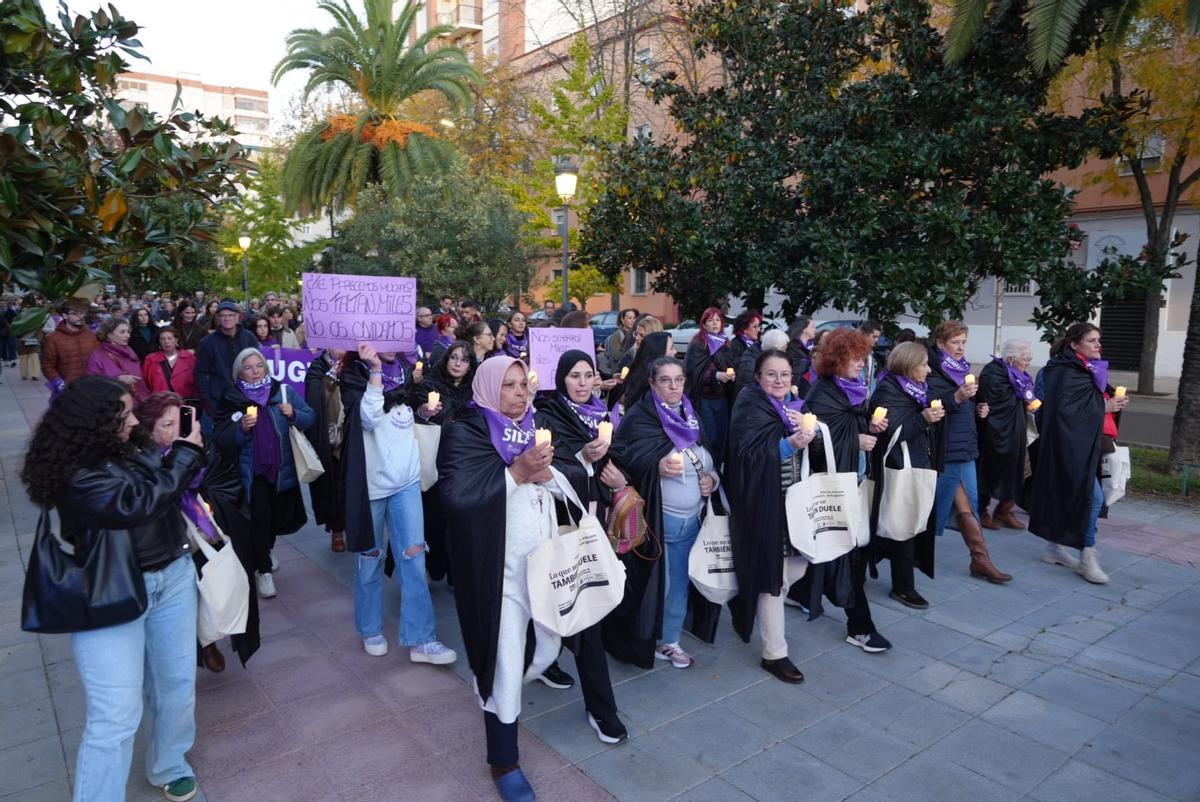Fotogalería | El 25N moviliza a Badajoz en una multitudinaria protesta contra la violencia de género