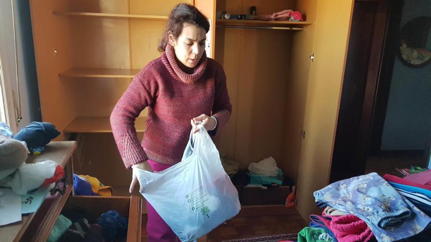 La mujer, esta mañana, haciendo la mudanza // FdV