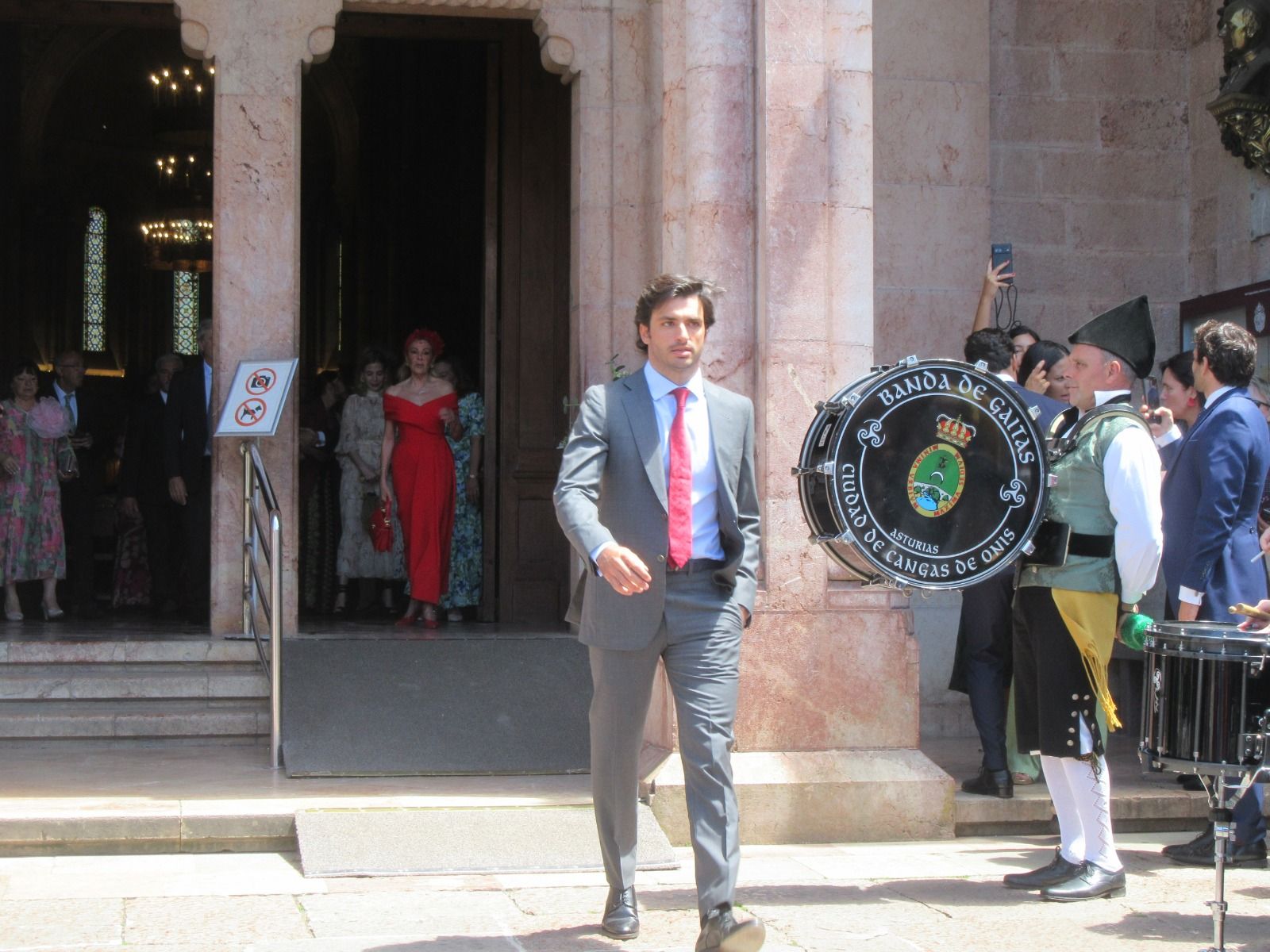 Ana Obregón arrasa en la boda asturiana de su sobrino con una canguesa
