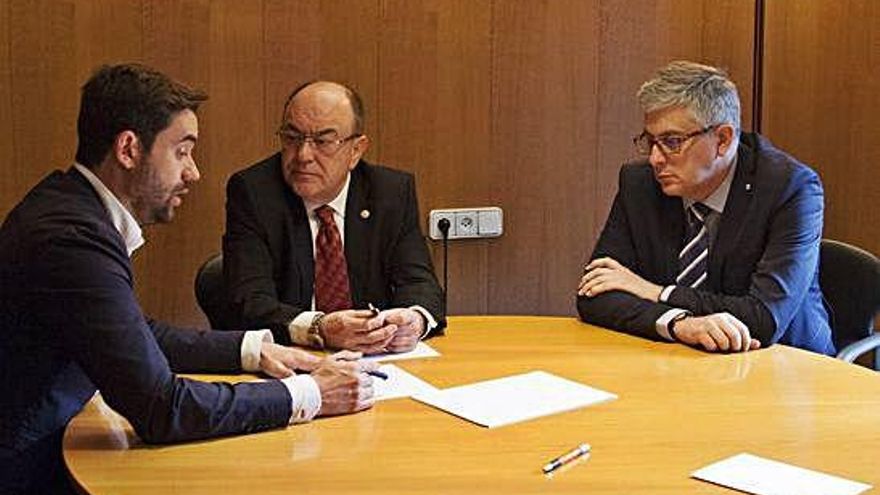 Antidio Fagúndez, Enrique Oliveira y Javier Díaz, ayer en la sede de la Cámara.