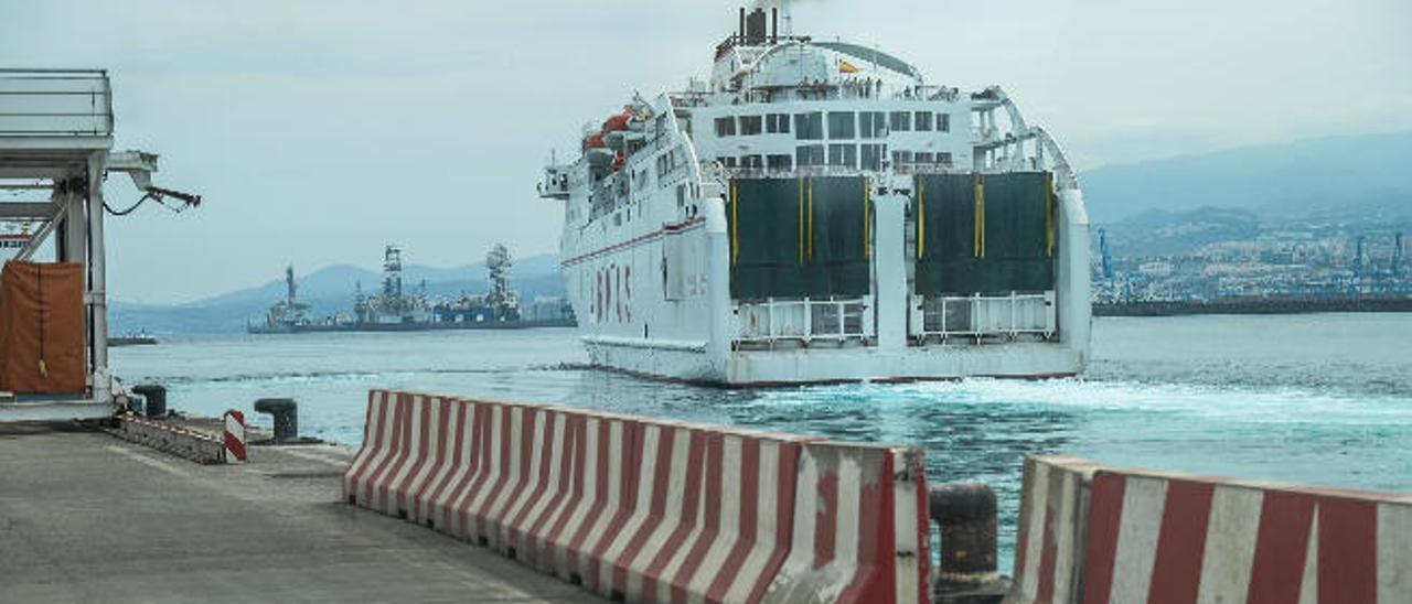 El tráfico marítimo en Semana Santa sube un 12% entre La Luz y Jandía