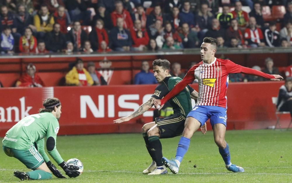 El partido entre el Sporting y la Ponferradina, en imágenes