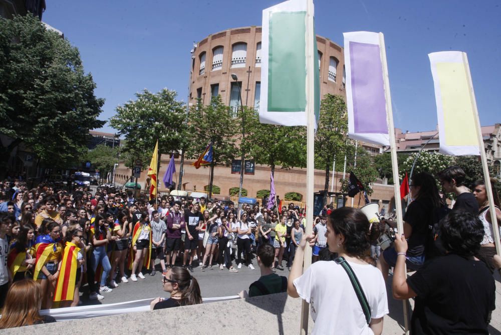 Manifestació d''estudiants universitaris a Girona