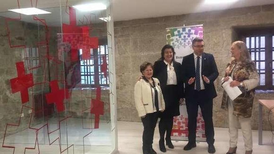 Presentación de la nueva oficina de Cruz Roja de Redondela. // FdV