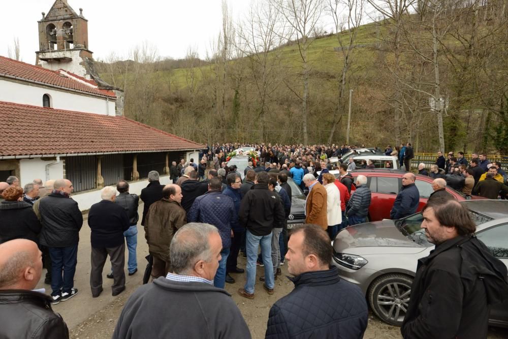 Funeral en Casomera del cazador Fidel Megino.