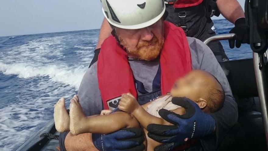 El bebé muerto en el naufragio era somalí y tenía seis meses de edad