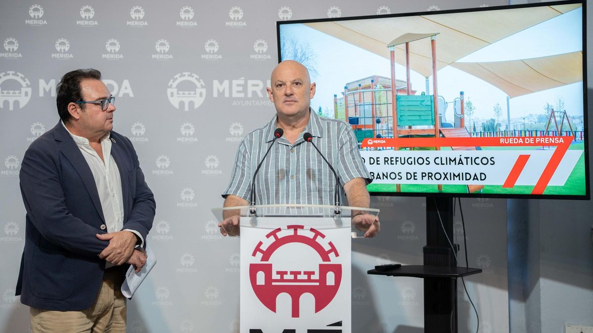Los ediles Guijarro y Fuster, este martes, en rueda de prensa en Mérida.
