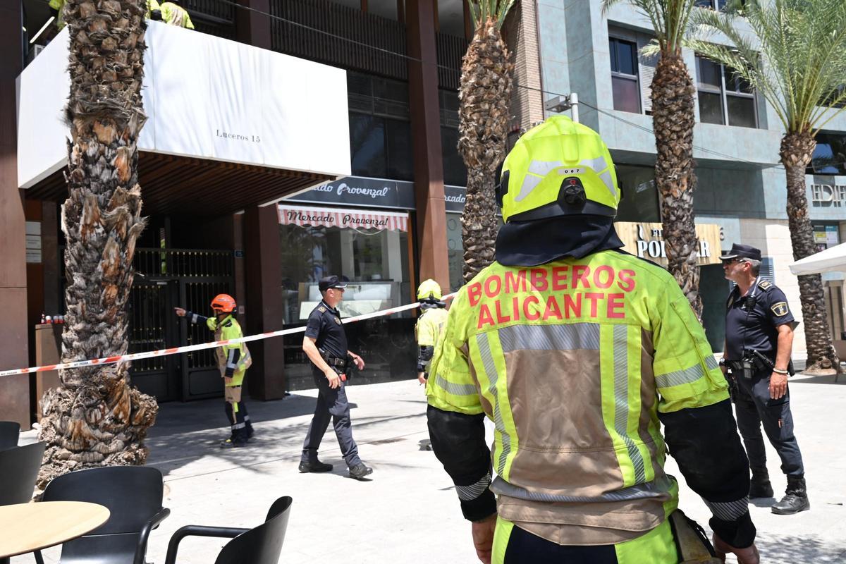 La rotura de cristales por la mascletà provoca heridas a una mujer en Luceros La rotura de cristales por la mascletà provoca heridas a una mujer en Luceros