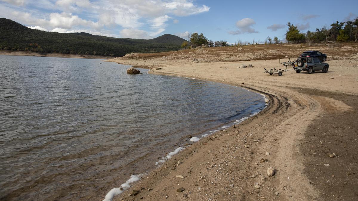 Estado del pantano de Boadella-Darnius, con muy poca agua, a principios de noviembre del 2021.