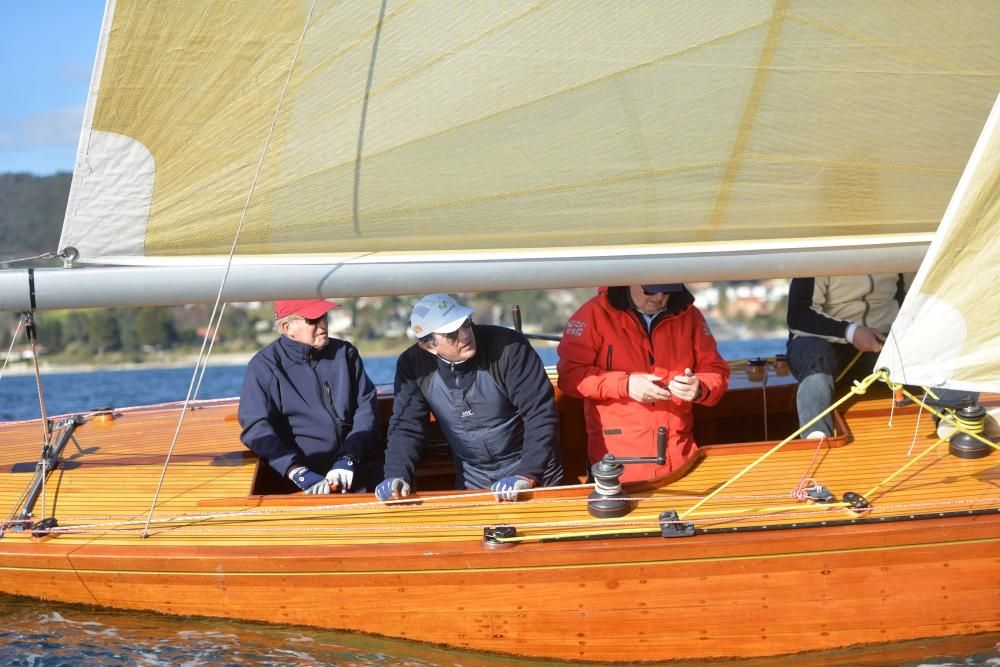 El Rey emérito Juan Carlos I navega en Sanxenxo