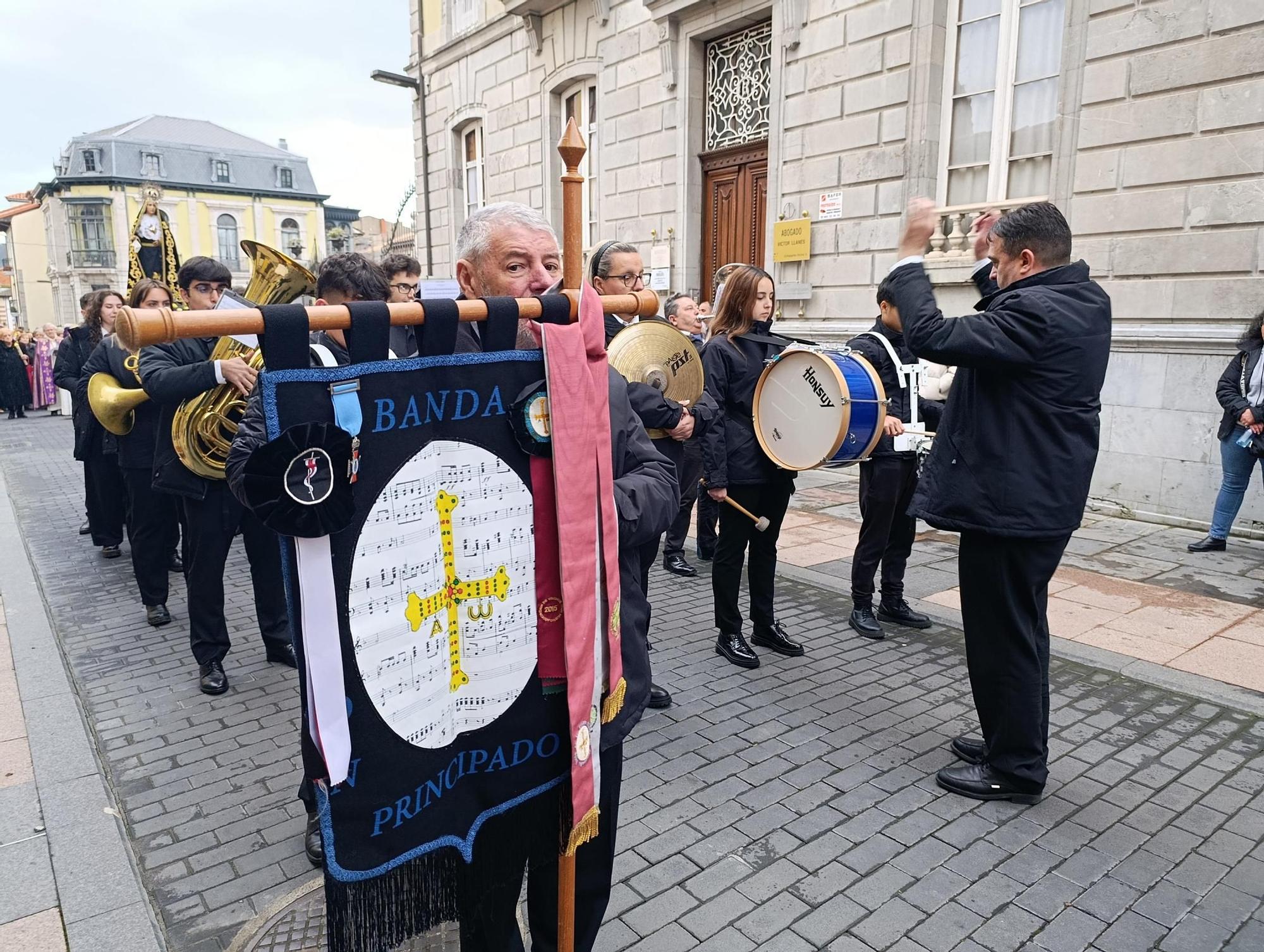 El Nazareno y la Virgen Dolorosa emocionan en Grado