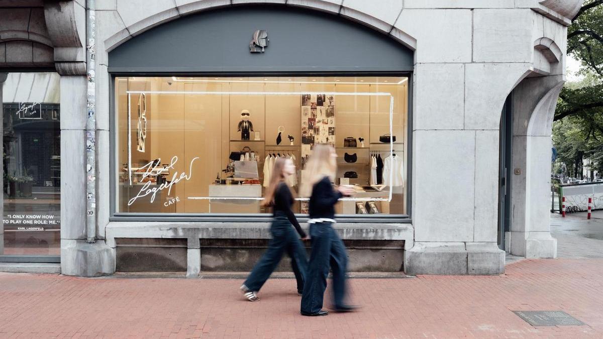 El exterior del primer café de marca Karl Lagerfeld en Ámsterdam