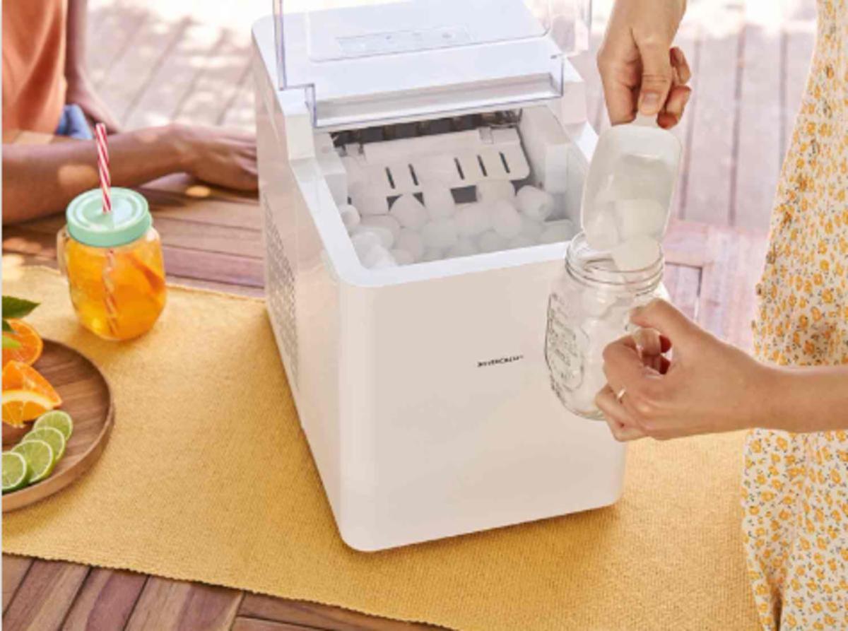 Lidl rebaja la máquina de hielo para hacer cubitos en casa en minutos