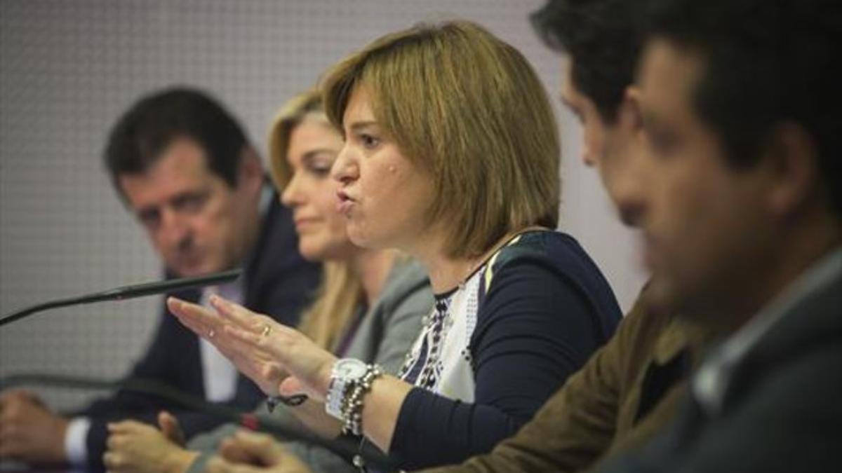 La presidenta de los populares valencianos, Isabel Bonig, durante una rueda de prensa.