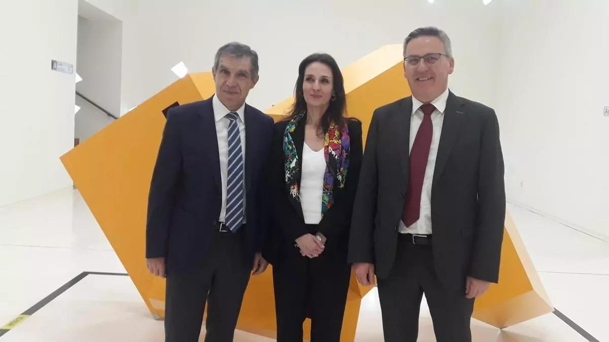 Lorenzo del Río, Eva Álvarez y Miguel Ángel Pareja, tras una reunión en los últimos días.