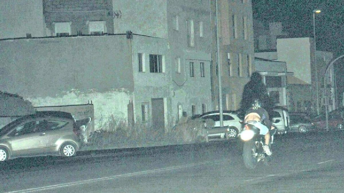 La Policia 'pilla' a dos motoristas a más de 140 km/h en una vía limitada a 50 km/h
