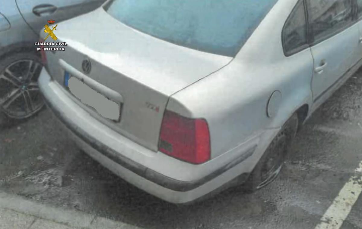 Detenido en Carballo tras pinchar las ruedas de trece coches en un ataque a su expareja.