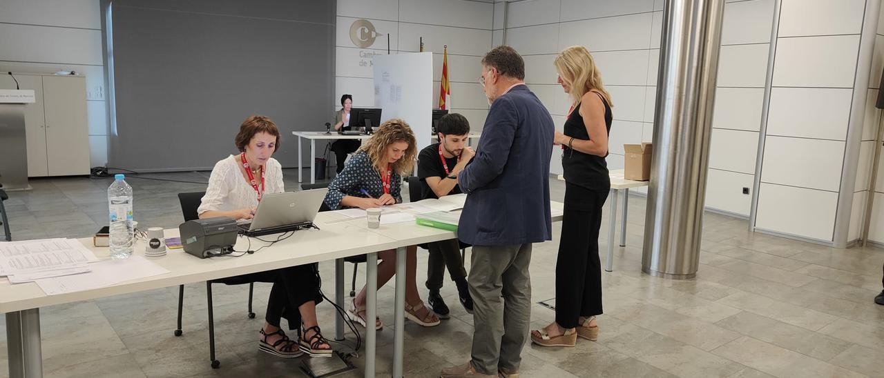 Un moment de la votació presencial d&#039;aquest dimecres a la seu de la Cambra