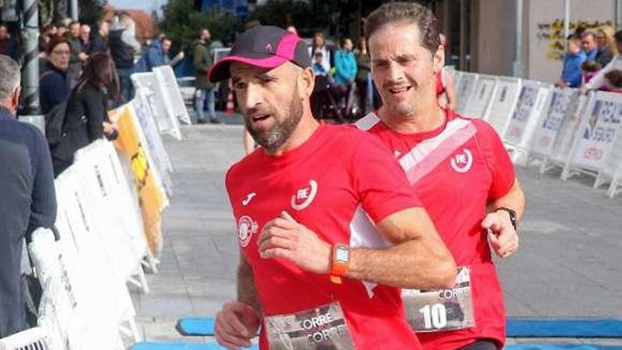 Corredores del Atletismo A Estrada, en una edición anterior. // Ber.