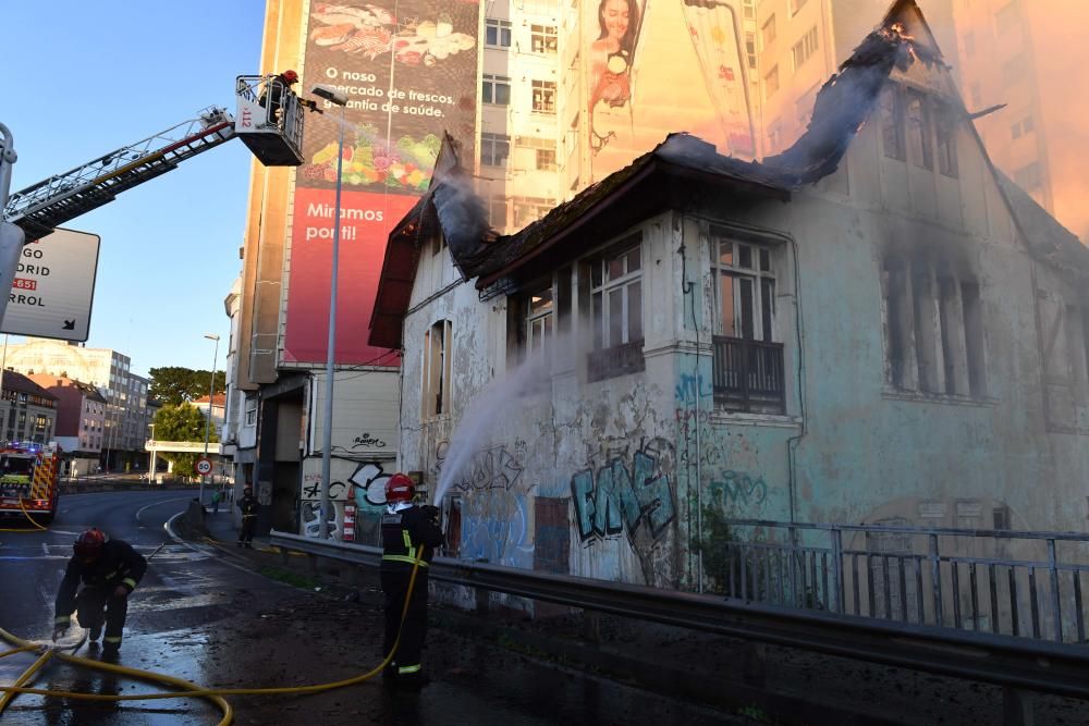 Arde la casa Carnicero en A Pasaxe