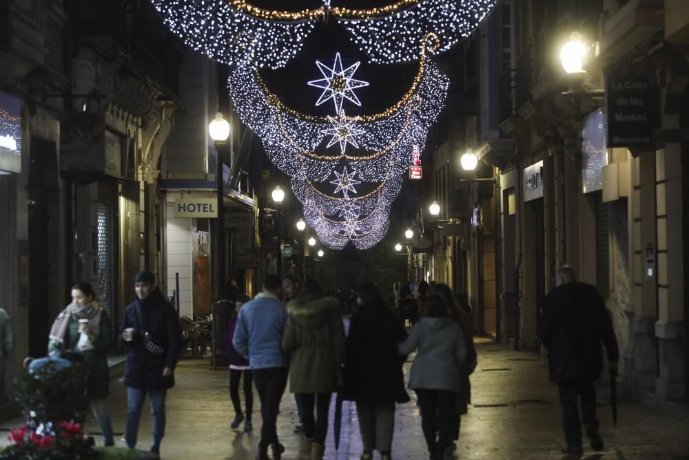 Avilés enciende sus luces de Navidad.