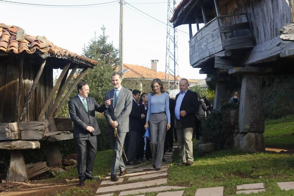 Los Reyes visitan Poreñu, Pueblo Ejemplar 2017