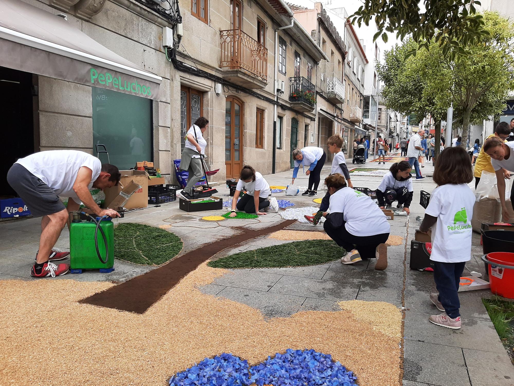 La fiesta de las alfombras florales y del Corpus en Bueu (I)