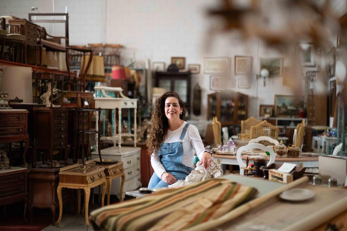 Guadalupe´s, la zaragozana que restaura muebles antiguos: "Los desechos de algunos son mis tesoros"