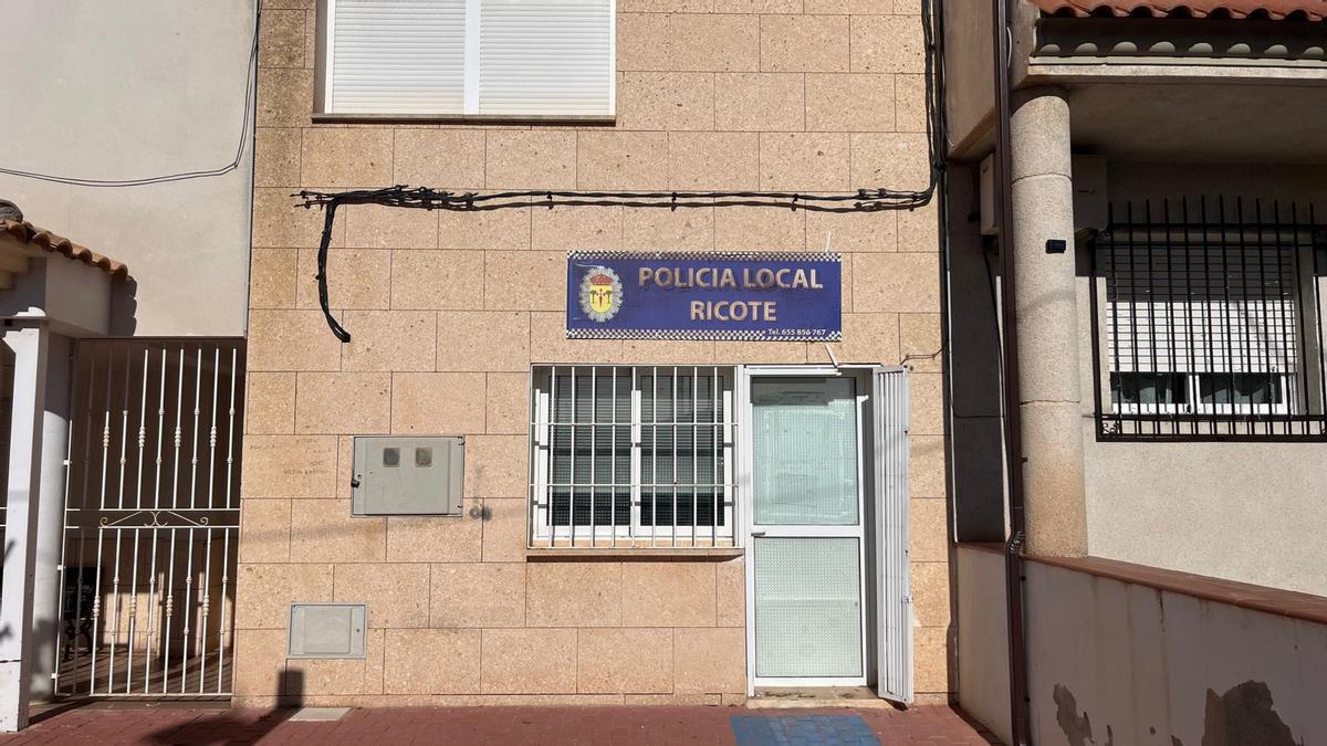 Fachada del cuartel de la Policía Local de Ricote, pueblo en el que solo hay tres policías locales.
