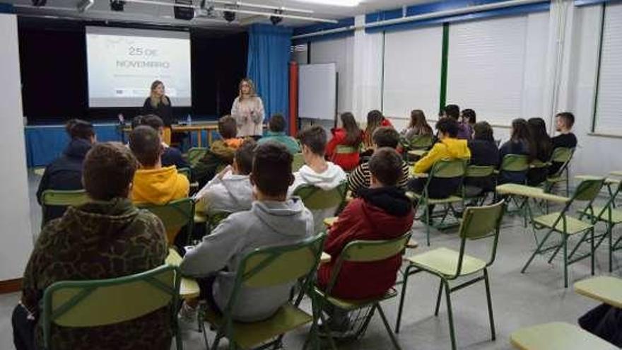 Estudiantes de Viós, ayer, en el coloquio.