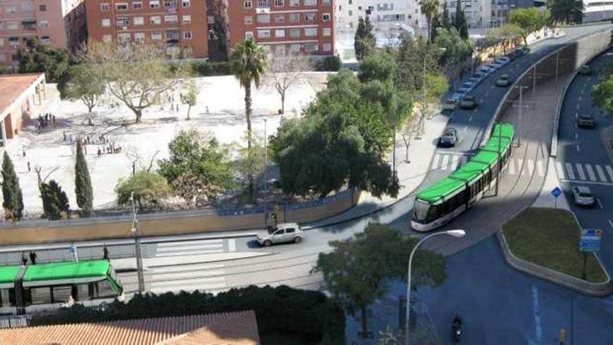 Una de las infografías con la propuesta de la Junta para la prolongación del metro en superficie al Hospital Civil.