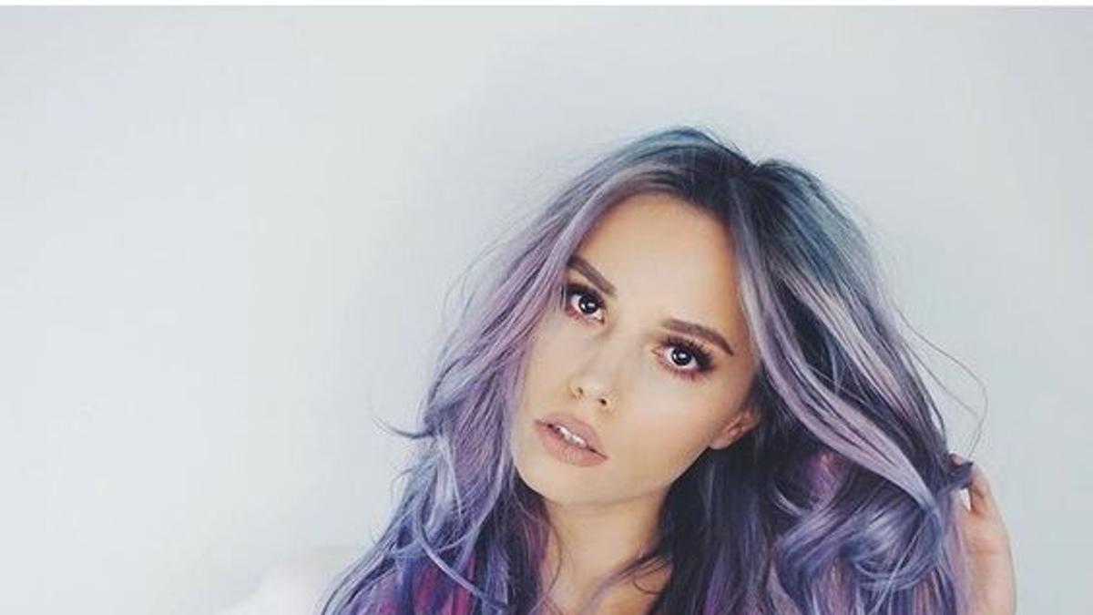 Mermaid hair: el pelo de las sirenas toma la ciudad (morado y gris).