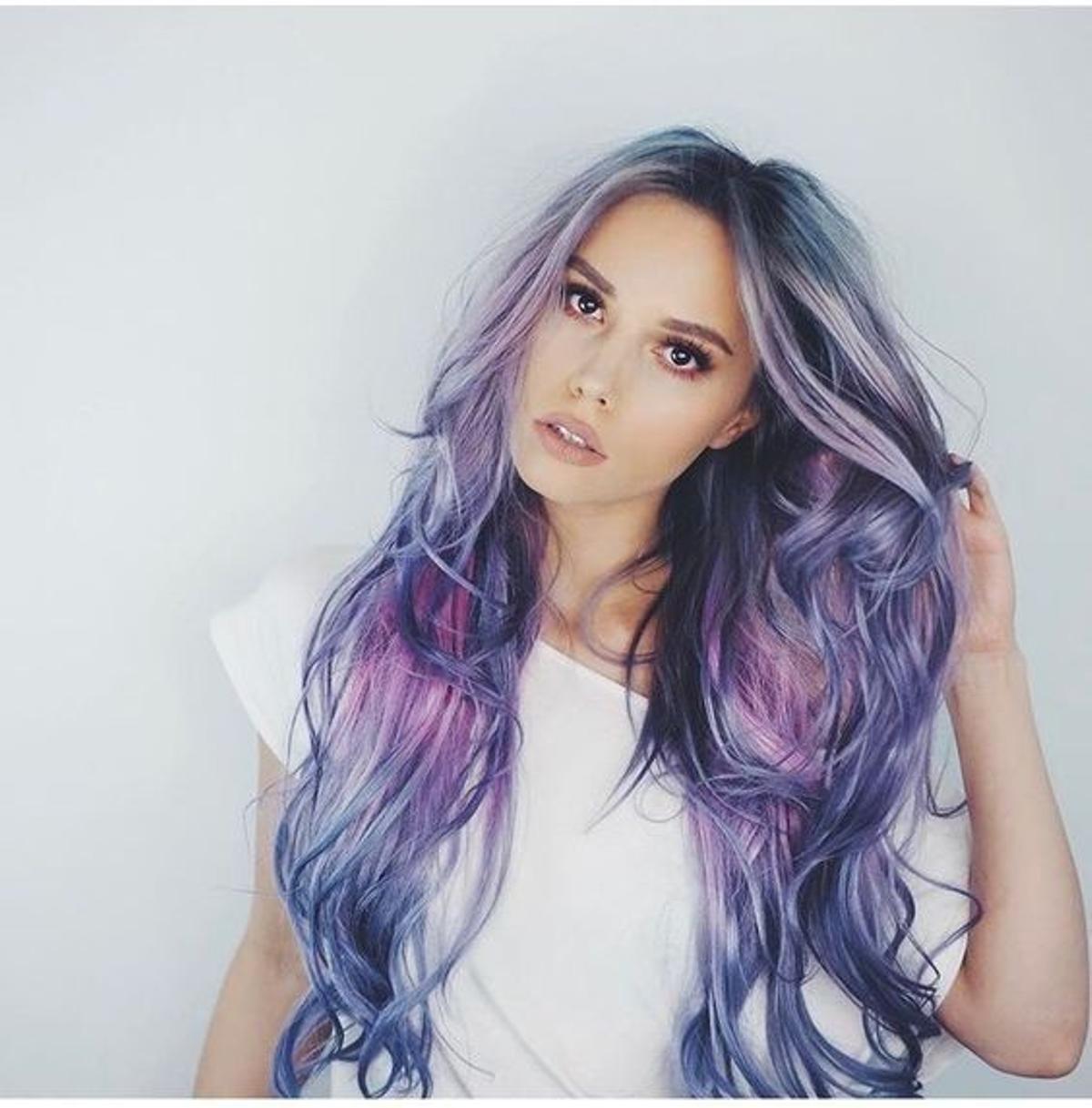 Mermaid hair: el pelo de las sirenas toma la ciudad (morado y gris).