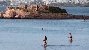Una onada de calor treu els grecs del confinament