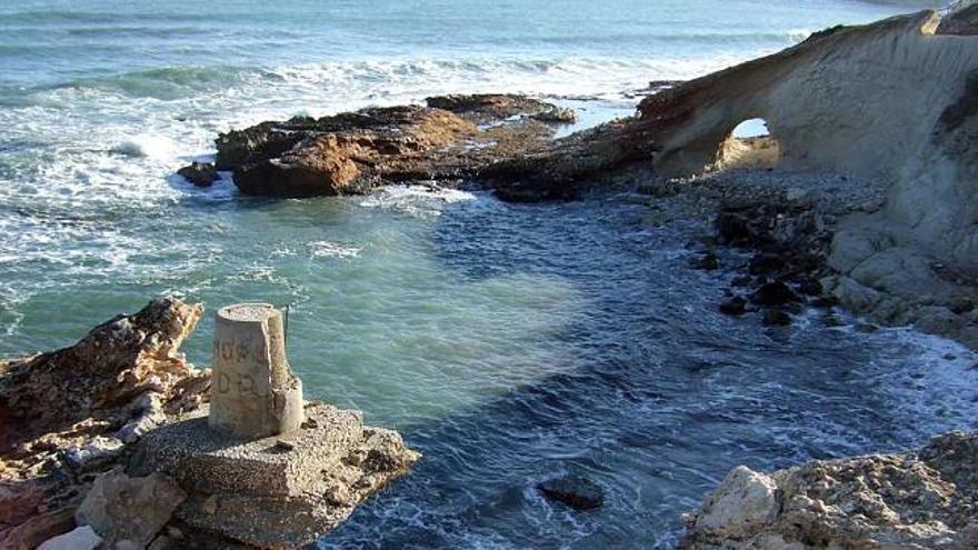 Desprendimientos en la Cala Blanca de Xàbia