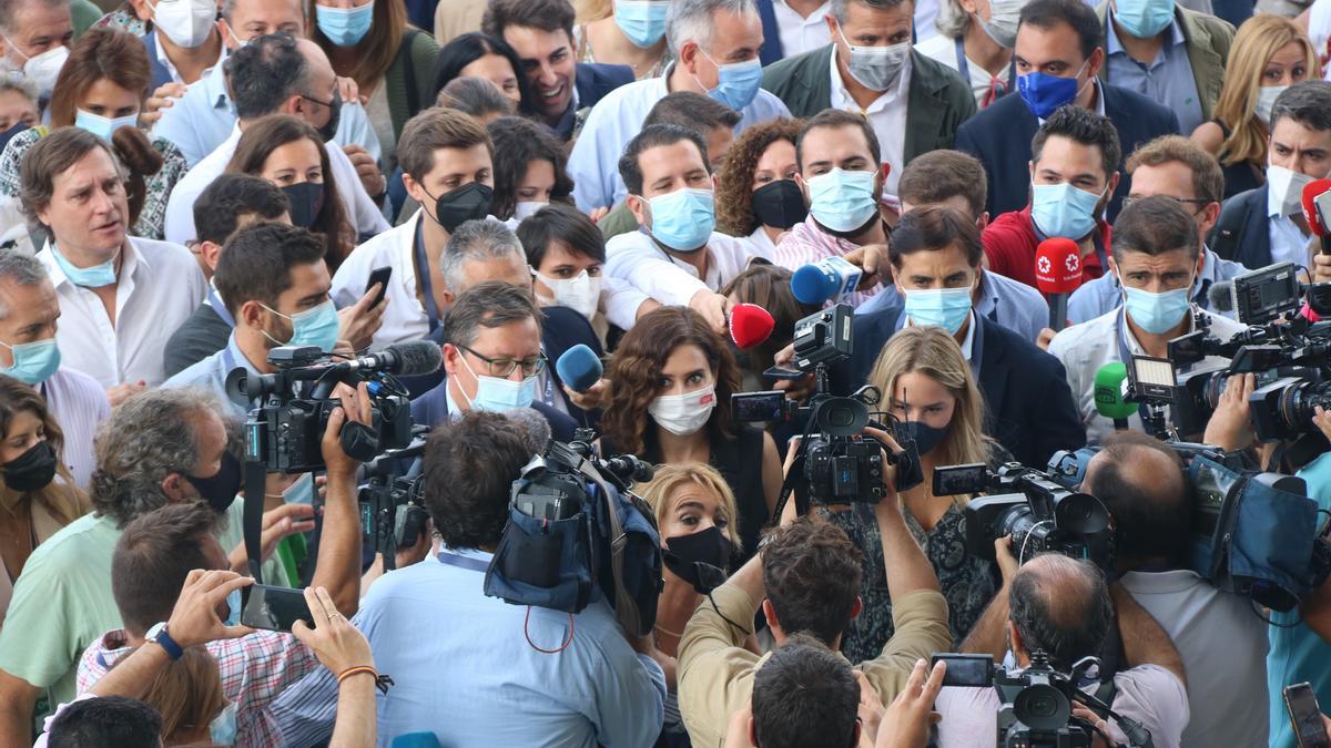 La presidenta de la Comunitat de Madrid, Isabel Díaz Ayuso, arribant a la convenció del PP a València