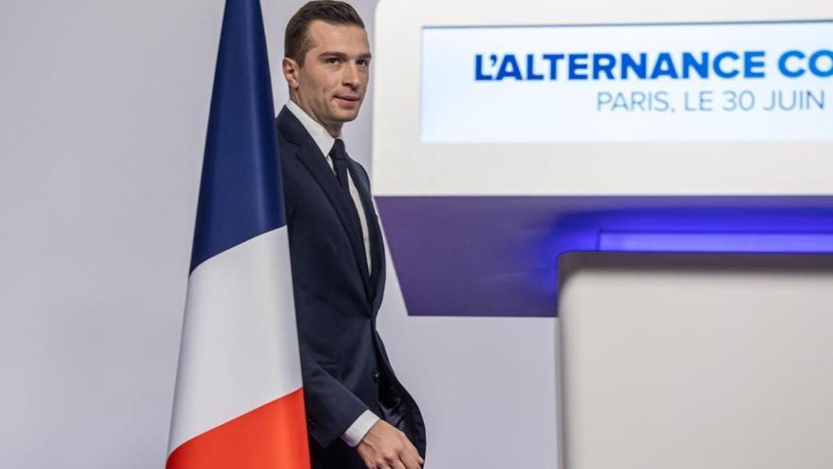 Bardella acusa a Macron de empujar a Francia a la inestabilidad y a la incertidumbre
