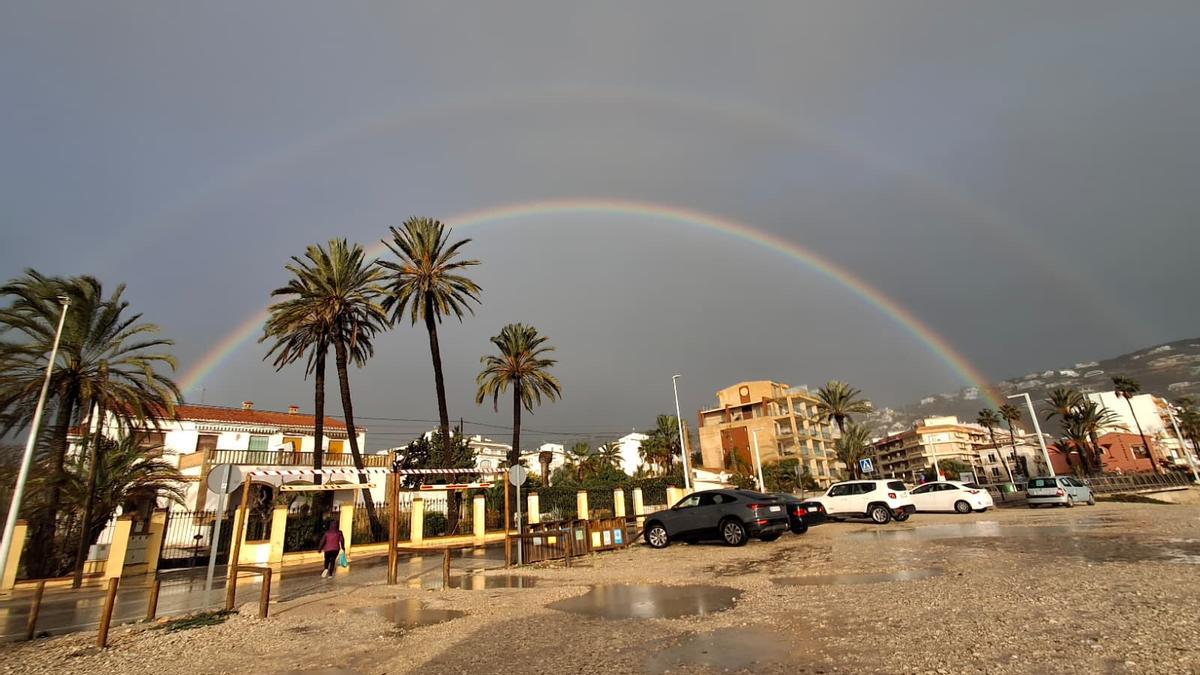 Deslumbrante arcoíris en Xàbia: Navidad a todo color