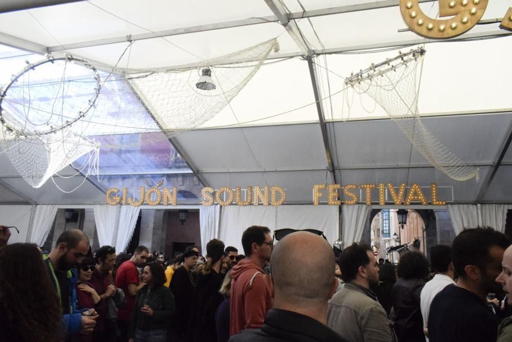 Sesión vermú en la plaza Mayor con el "Gijón Sound Festival"