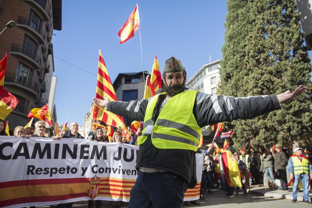 Unes 2.000 persones es manifesten a Girona per la unitat d'Espanya