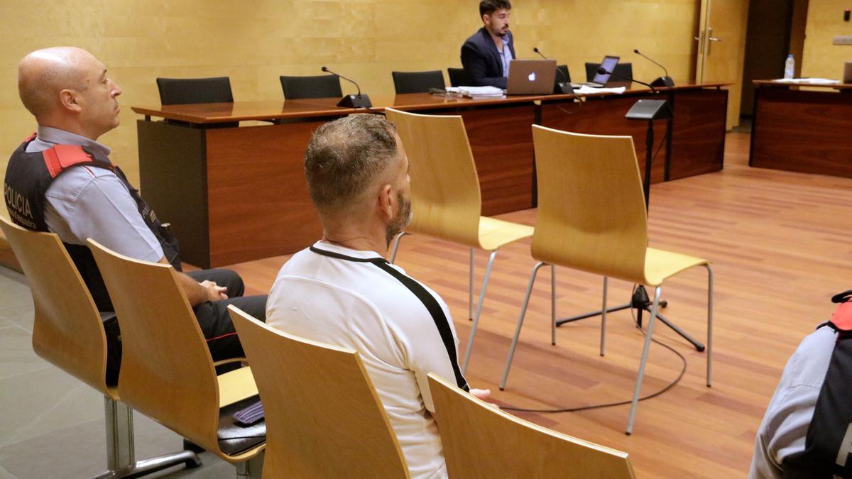 L&#039;acusat d&#039;abusar sexualment de deu menors a Arbúcies. Foto del judici a l&#039;Audiència de Girona