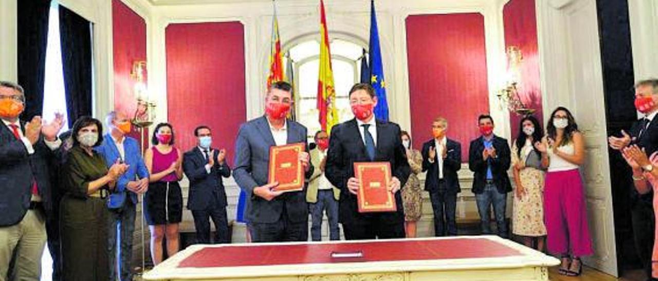 Enric Morera y Puig en la firma del pacto de reconstrucción en las Cortes con los grupos. | CORTES